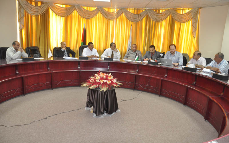 UNRWA Delegation Visits IUG to Seek Cooperation